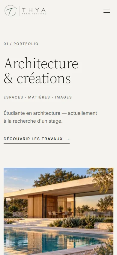 Accueil THYA sur mobile : logo, menu, introduction et image du projet fictif Pavillon en colonne.